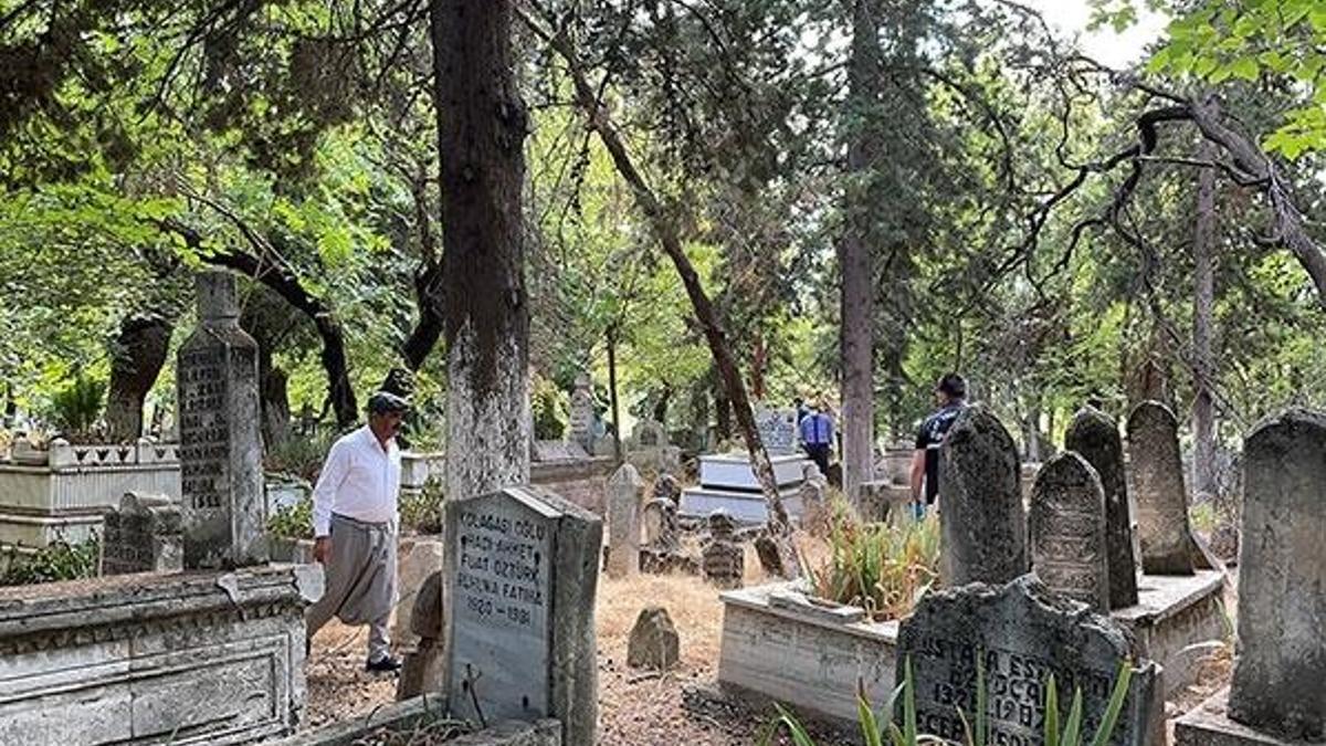 Adıyaman'da mezarlıkta sır olay! Bekçi namaz kıldığı sırada...