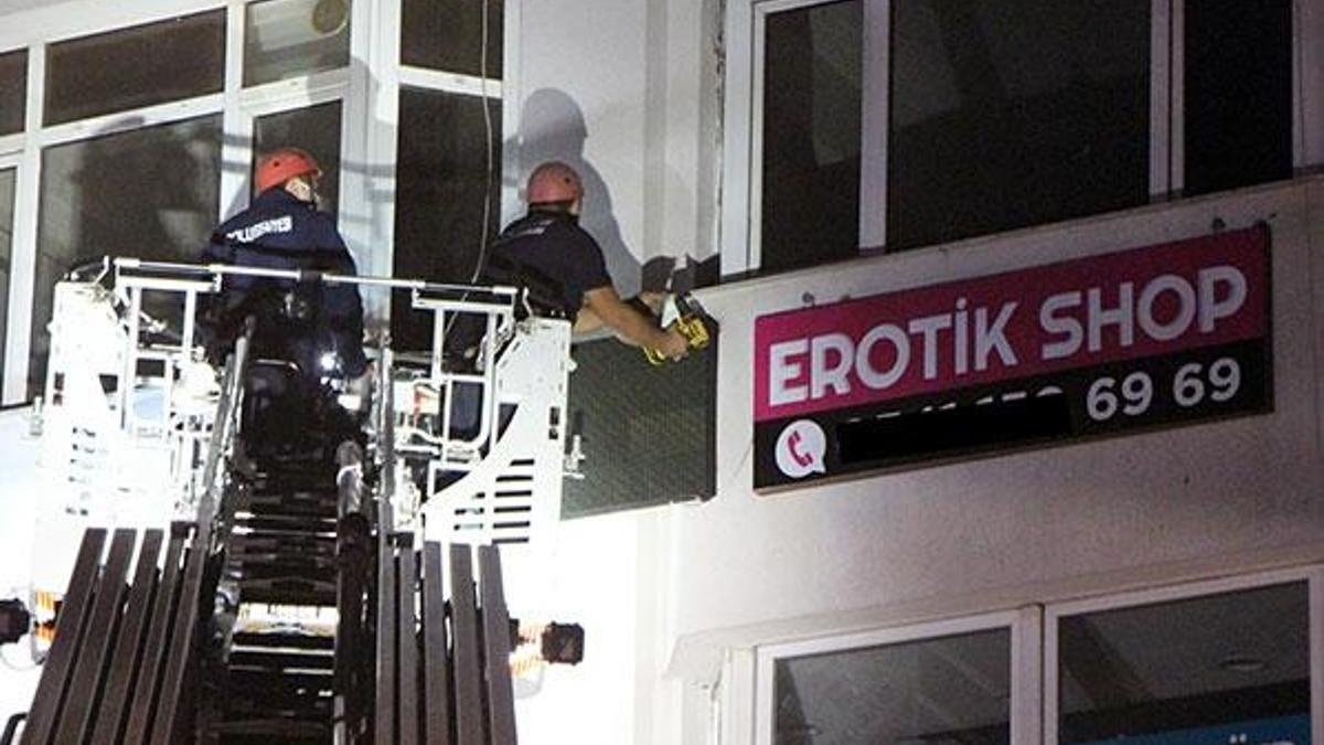 Bolu'da 'erotik shop' açıldı! Binlerce vatandaş görür görmez...