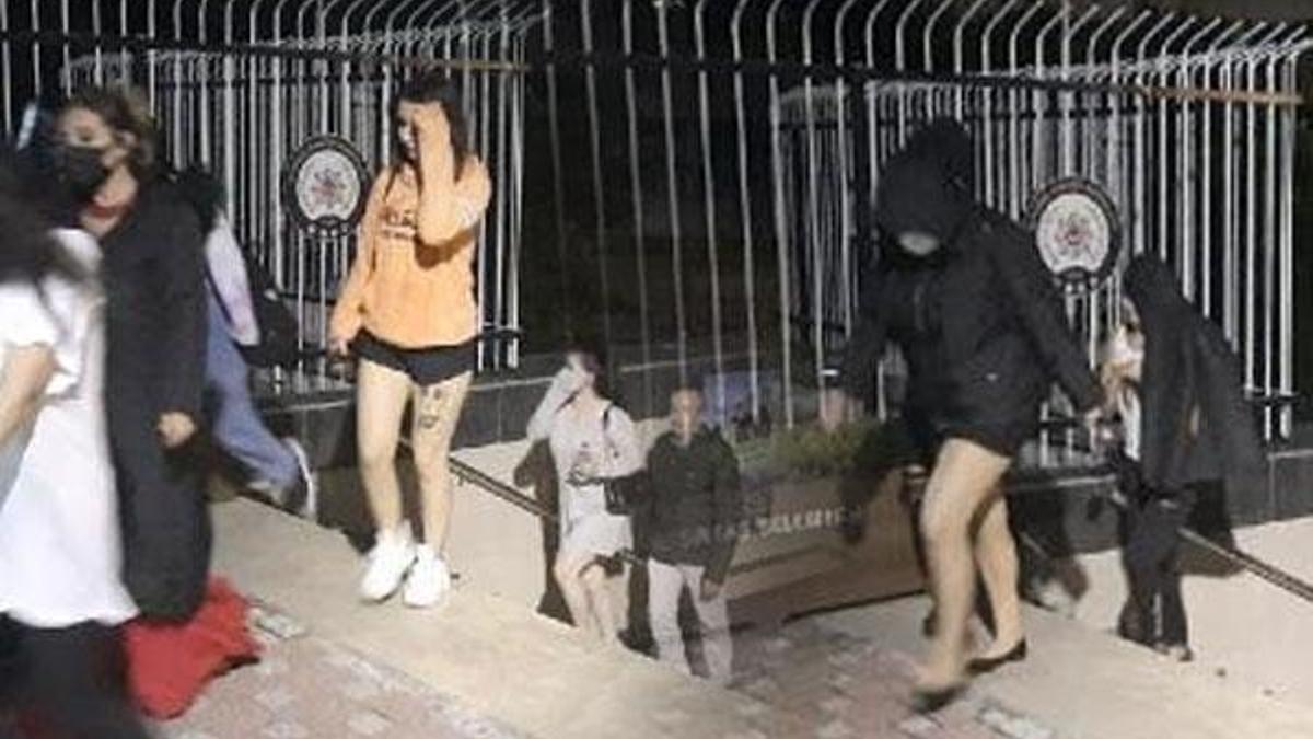 Eğlence mekanlarında gece baskını! 67 kadın...