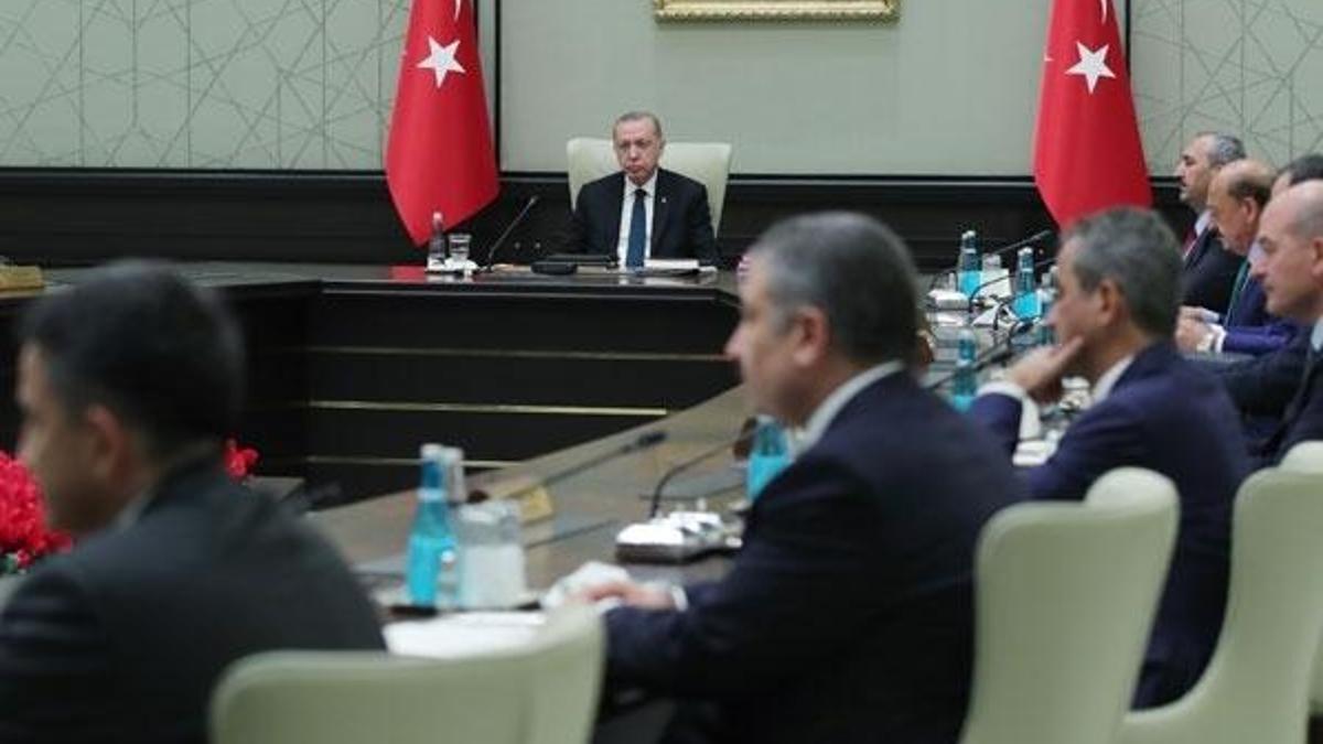 Kabine toplanıyor! Türkiye nefesini tuttu! Ve belli oluyor! Yeni tedbirler...
