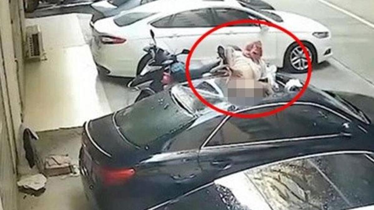 Tayvan'da akıllara durgunluk veren olay! Balkonda ilişkiye giren kadın arabanın üstüne düştü...