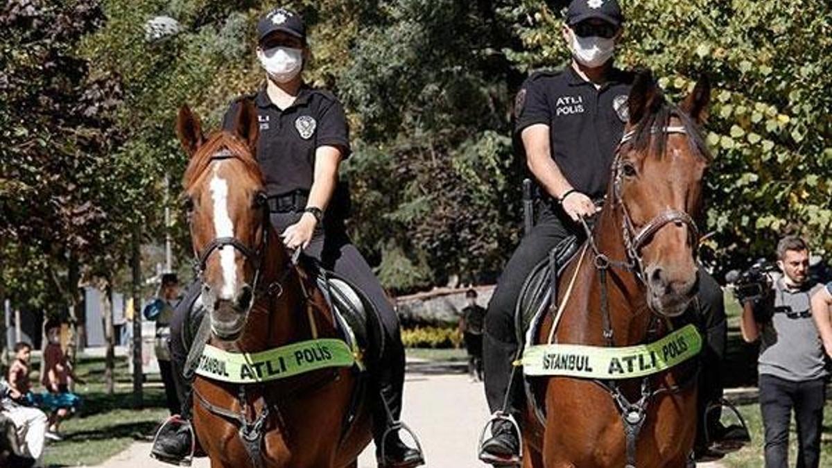 Atlı polislerden Maçka Demokrasi Parkı'nda denetim
