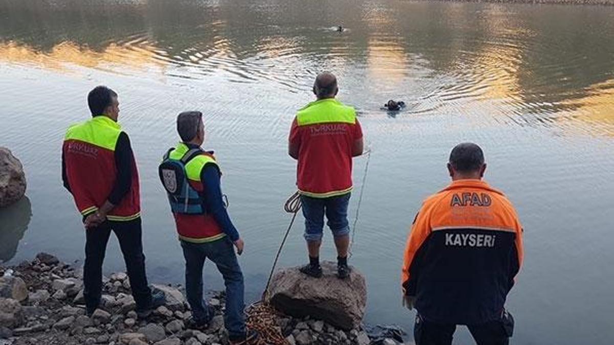 Balık tutmak için girdiği gölette kayboldu