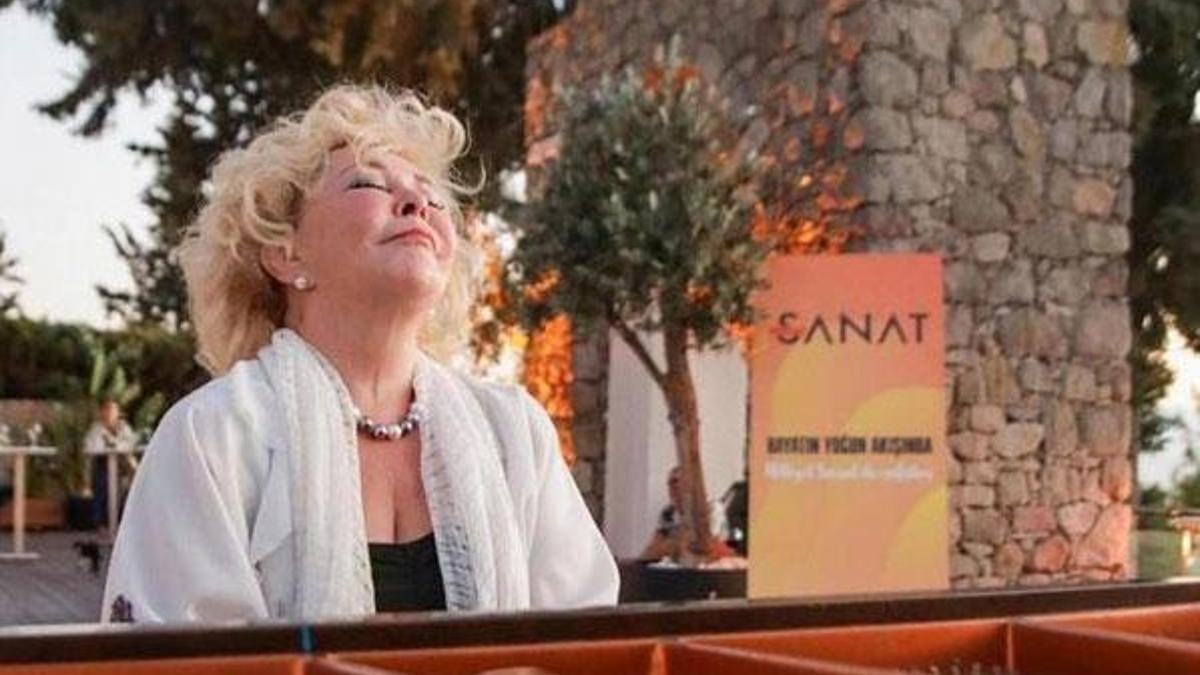 Gülsin Onay, Bodrum'da gün batımına karşı verdiği piyano resitaliyle büyüledi