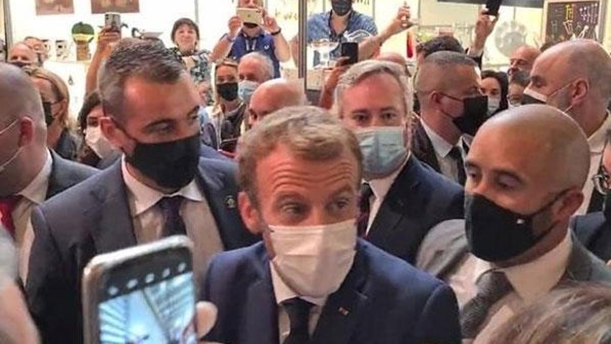 Fransa Cumhurbaşkanı Macron'a bir şok daha! Tokattan sonra yumurtalı saldırı...