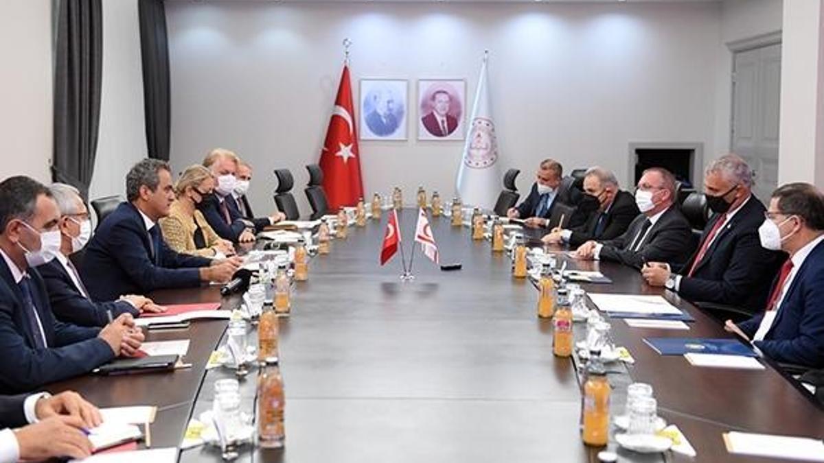Bakan Özer, KKTC'li mevkidaşıyla bir araya geldi