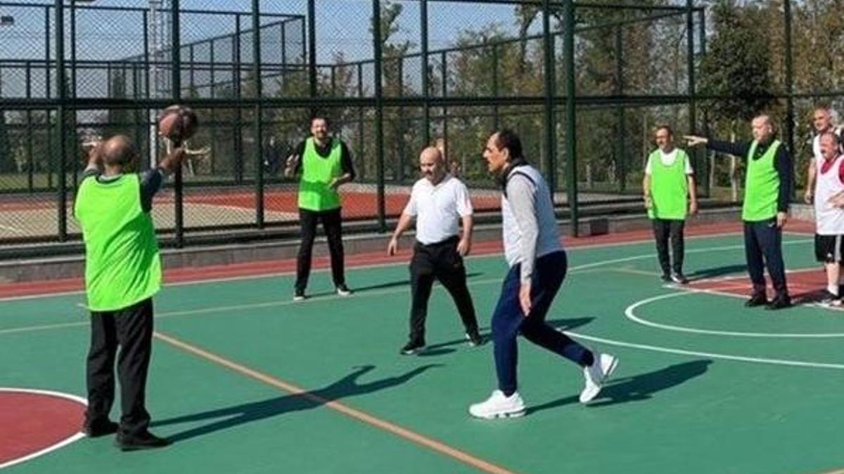 Cumhurbaşkanı Erdoğan'dan danışmanları ve bakanlar ile basketbol maçı