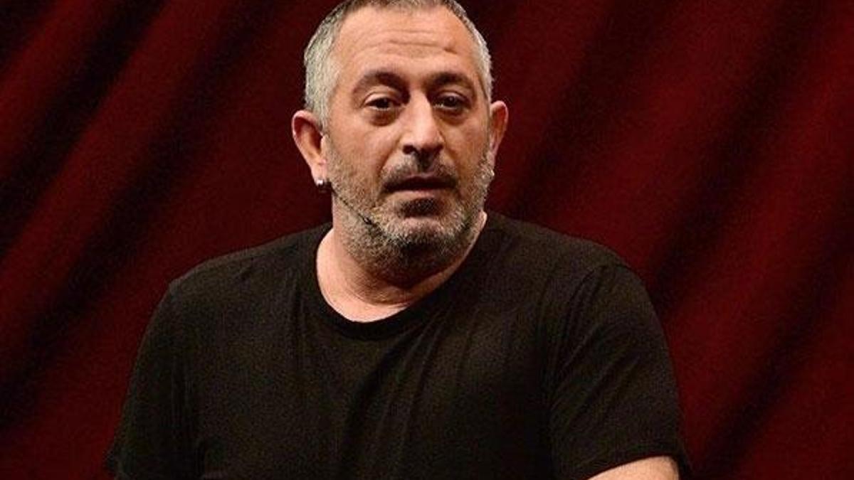 Cem Yılmaz 'Üzüldüğüm bir haber' diyerek duyurdu!