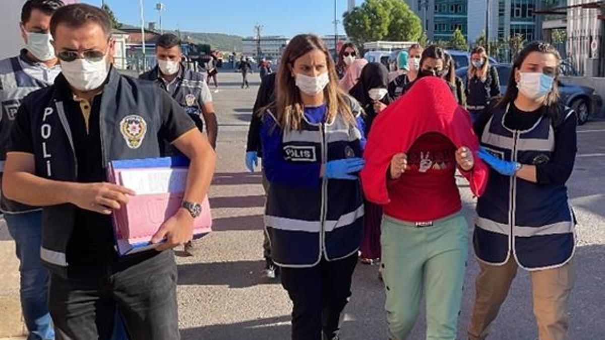 Kadınlardan oluşan suçlu grubuna kadın polislerden operasyon!