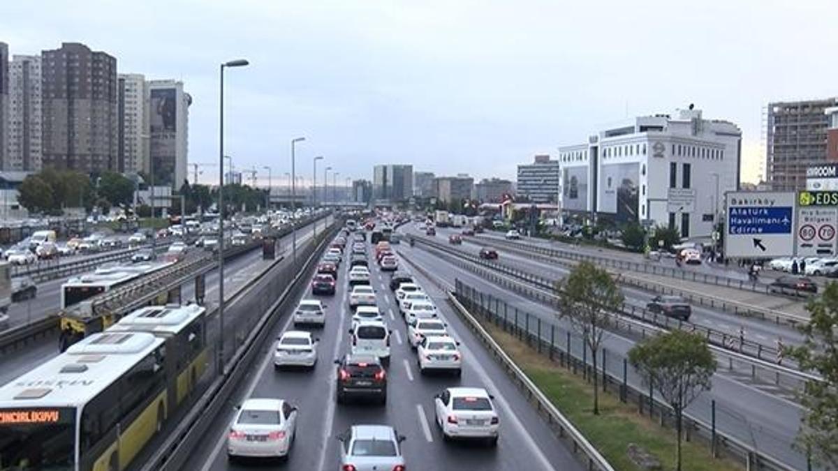 İstanbul'da iş çıkış saatlerinde trafik yoğunluğu