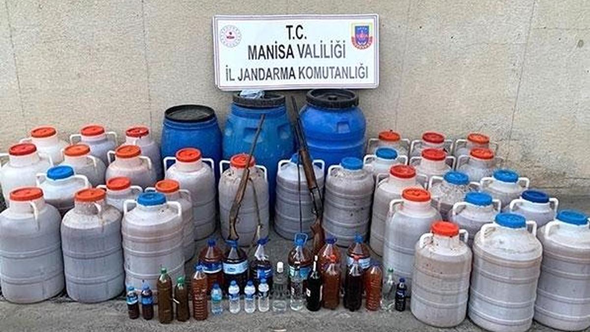 Manisa'da dev vurgun! Baskında 1.6 ton 'sahte şarap' ele geçirildi