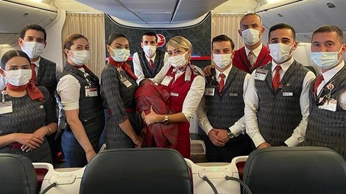 THY'nin Şikago uçağında doğum