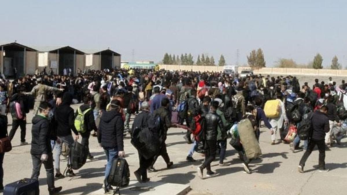 ABD'deki üslerde tutulan yaklaşık 53 bin Afgan topluma katılmayı  bekliyor