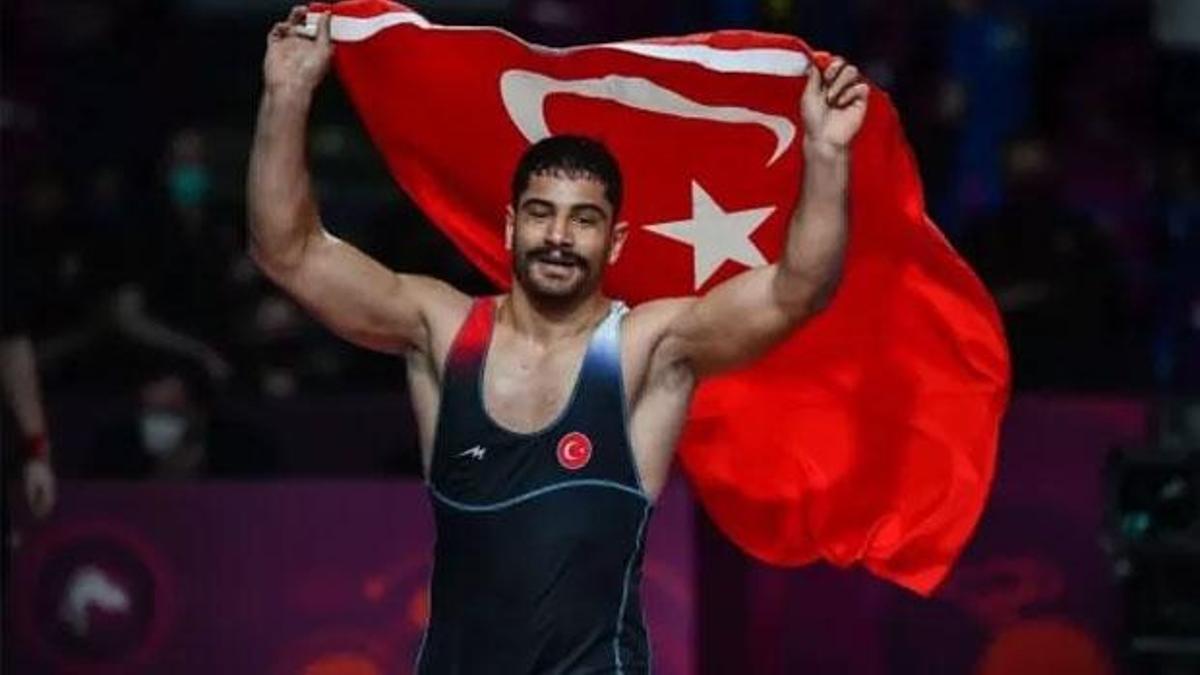 Milli güreşçi Taha Akgül, dünya üçüncüsü oldu
