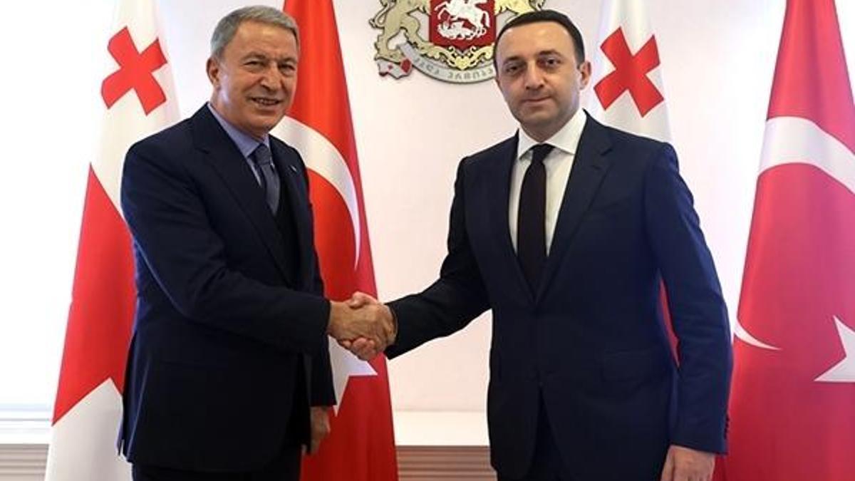 Bakan Akar, Gürcistan Başbakanı Garibaşvili ile görüştü