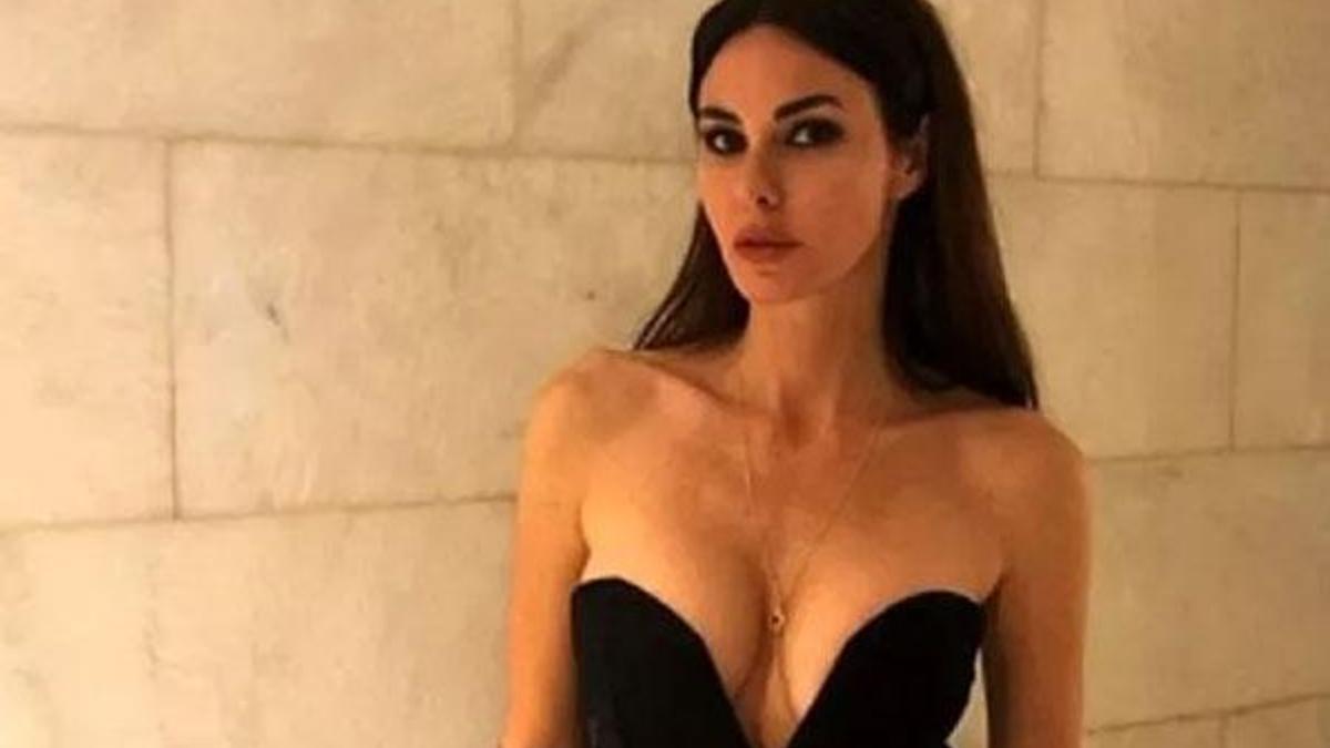 Defne Samyeli’nin transparan kıyafetiyle olay oldu!
