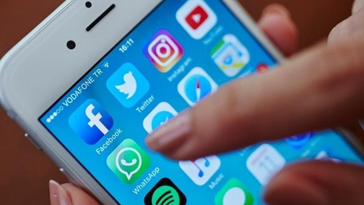 Facebook Instagram ve WhatsApp hakkında kritik açıklama! Siber saldırı uyarısı: Tüm bilgileriniz çalınmış olabilir