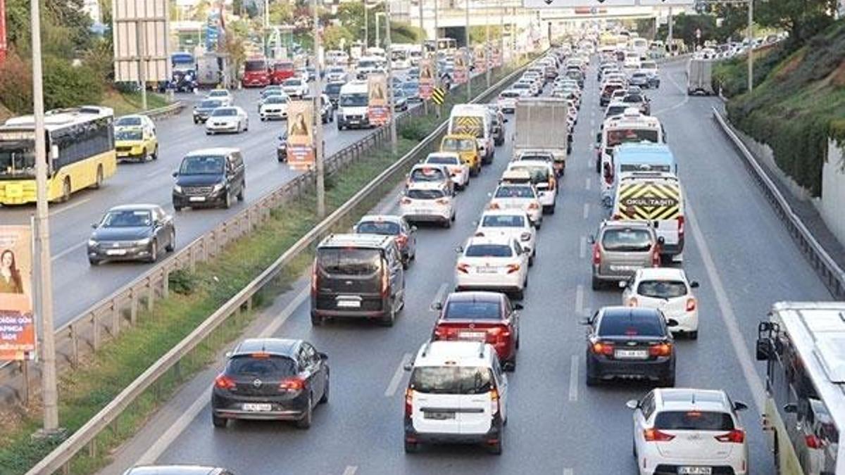İstanbul'da trafik yoğunluğu yaşanıyor