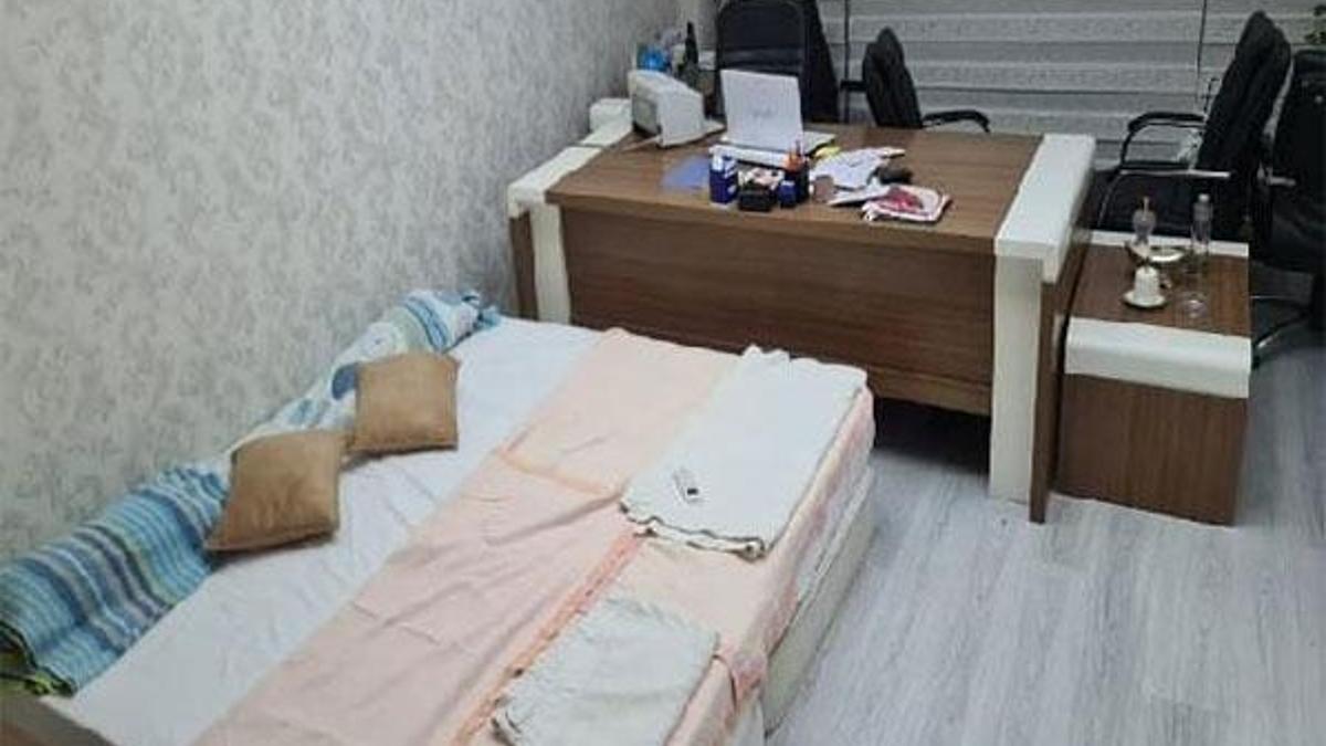 Makam odasını öğrencilere tahsis etti
