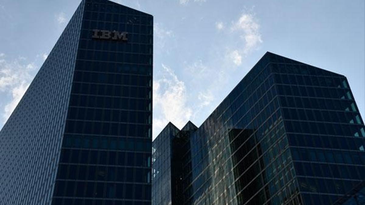 Teknoloji devi IBM’den flaş aşı kararı: 8 Aralık’a kadar olmayana ücretsiz uzaklaştırma