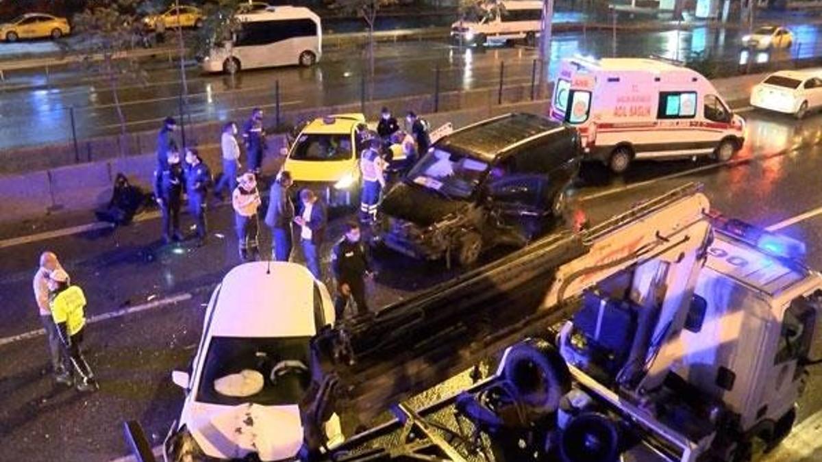 Kadıköy D100 Karayolu'nda sabaha karşı zincirleme kaza: 4 yaralı