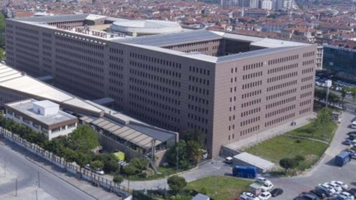 Adliyede skandal! İş adamı suç üstü yakalandı, savcının görev yeri değişti...
