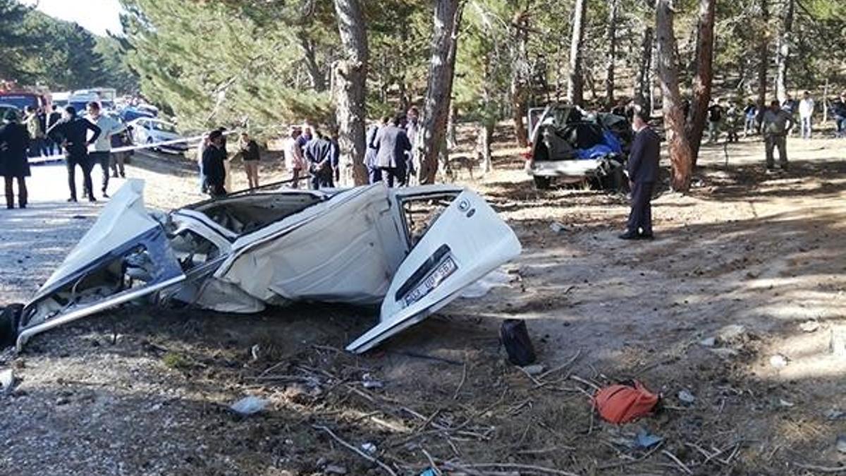 Afyonkarahisar'da öğrenci servisi devrildi! Çok sayıda ölü ve yaralı var