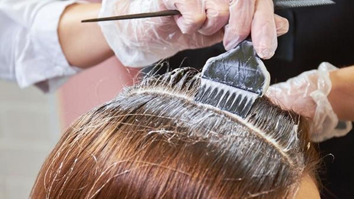 Yargıtay'dan 'saç boyası' kararı! Alnında kızarıklık oluşunca şikayetçi oldu