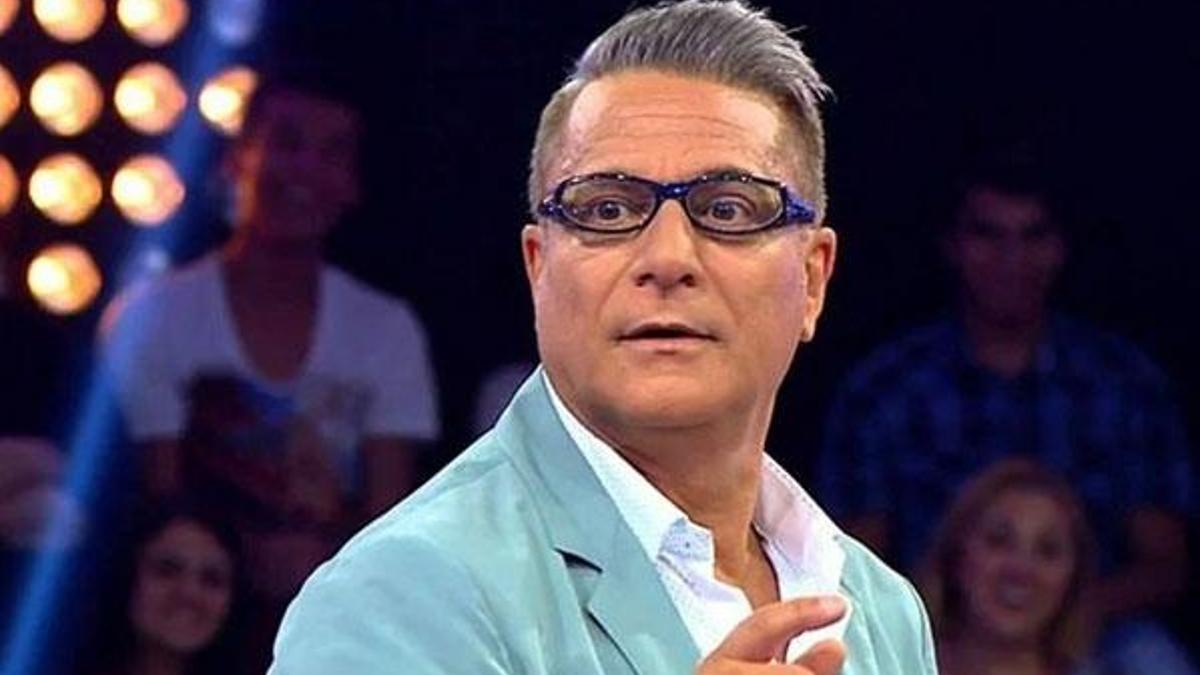 Mehmet Ali Erbil özür diledi! 'Sosyal medyadan yürümeyeceğim'