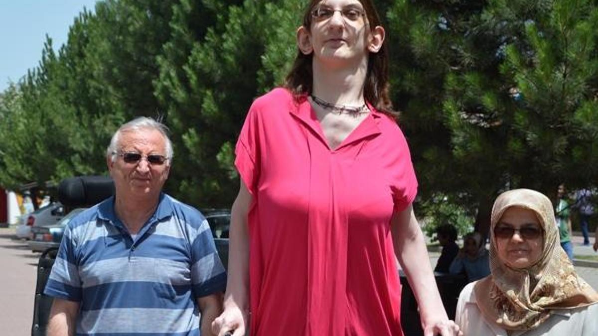 Dünyanın en uzun kadını Rümeysa Gelgi, Guinness Rekorlar Kitabı'na girdi