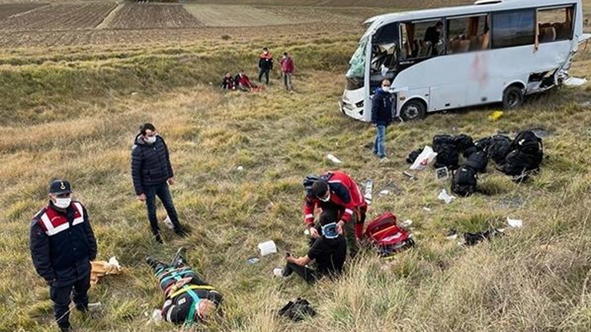 Kastamonu'da polis servisi devrildi! 12 polis yaralandı