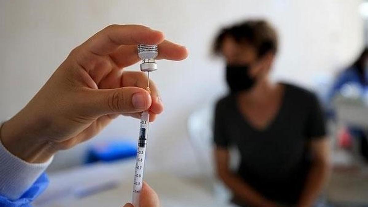 Aşısız gençlere 'Kovid-19'u çok ağır geçirebilirsiniz' uyarısı