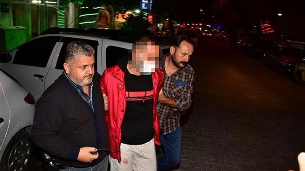 İzmir'de sokak ortasında dehşet! Sırtından defalarca bıçakladı