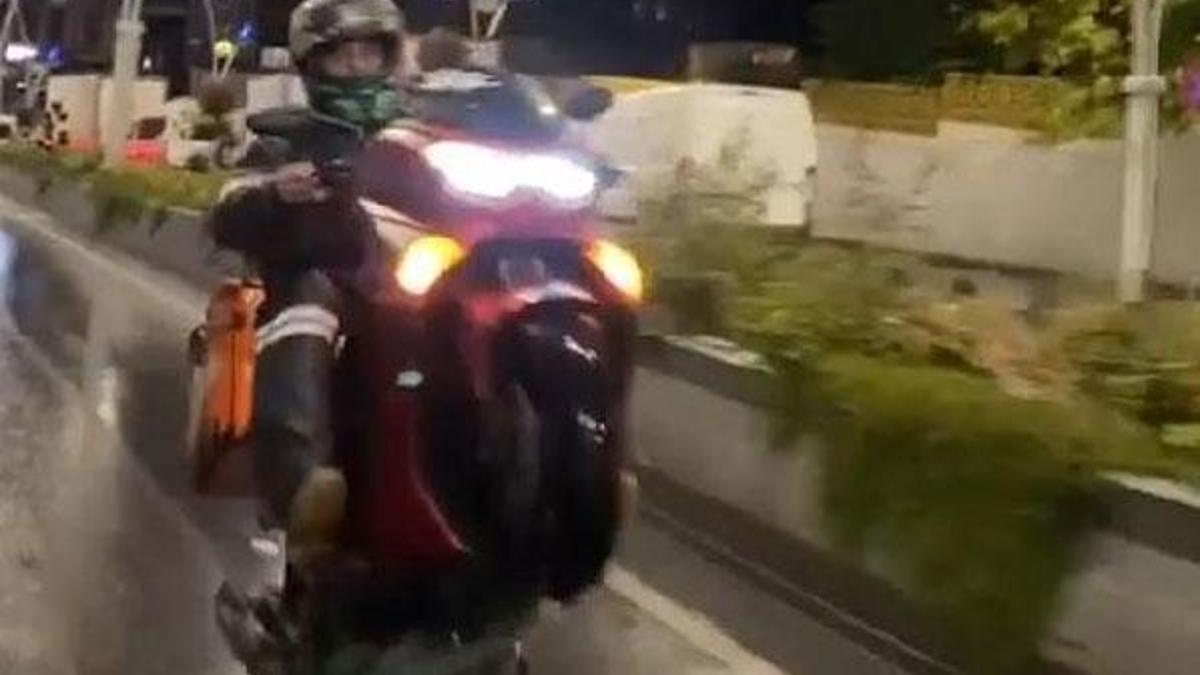Tek teker kullandığı motosikletle tehlike saçtı