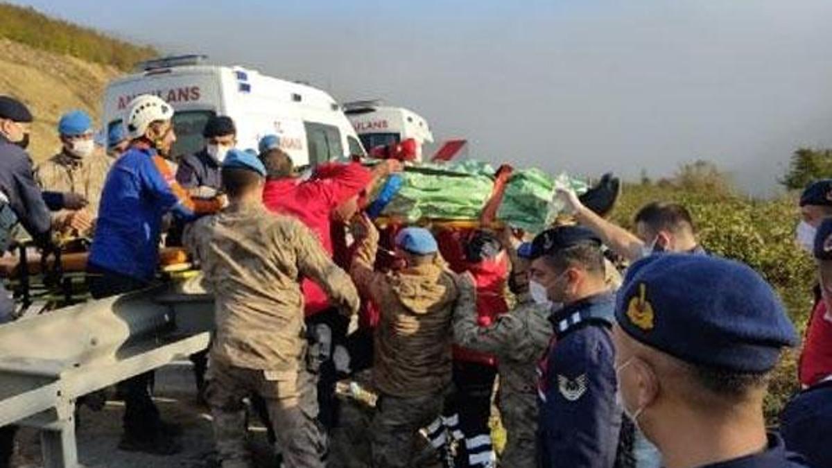 Yolcu otobüsü uçuruma yuvarlandı: 2 ölü, 14 yaralı