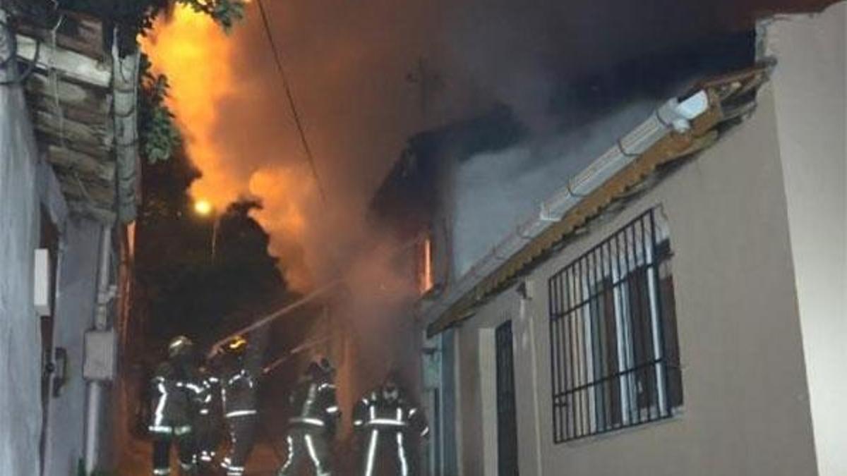 Bursa'da 2 katlı müstakil evde yangın