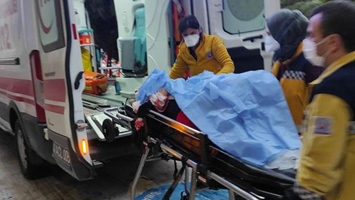 Boşanma aşamasındaki eşini çalıştığı kafede bıçakladı!