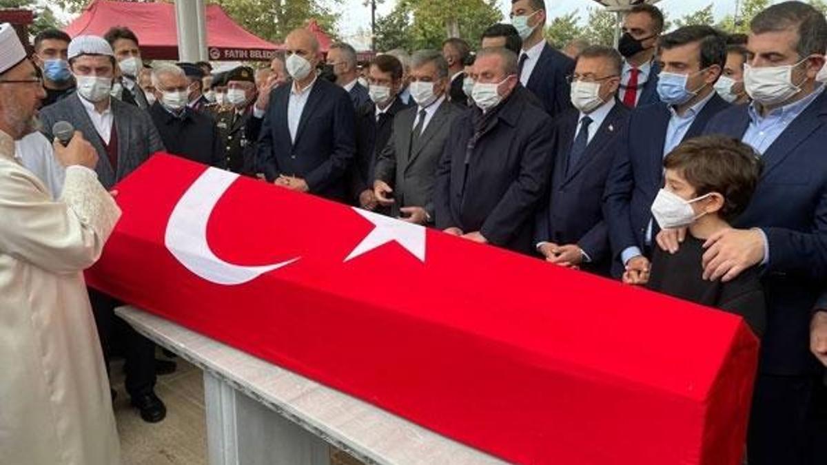 Özdemir Bayraktar Fatih Camii'nde son yolculuğuna uğurlandı