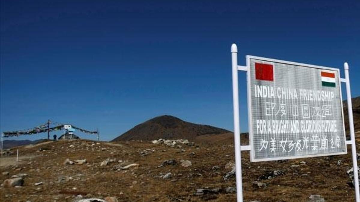Çin'in Hindistan sınırına 100'den fazla obüs platformu yolladığı iddia edildi