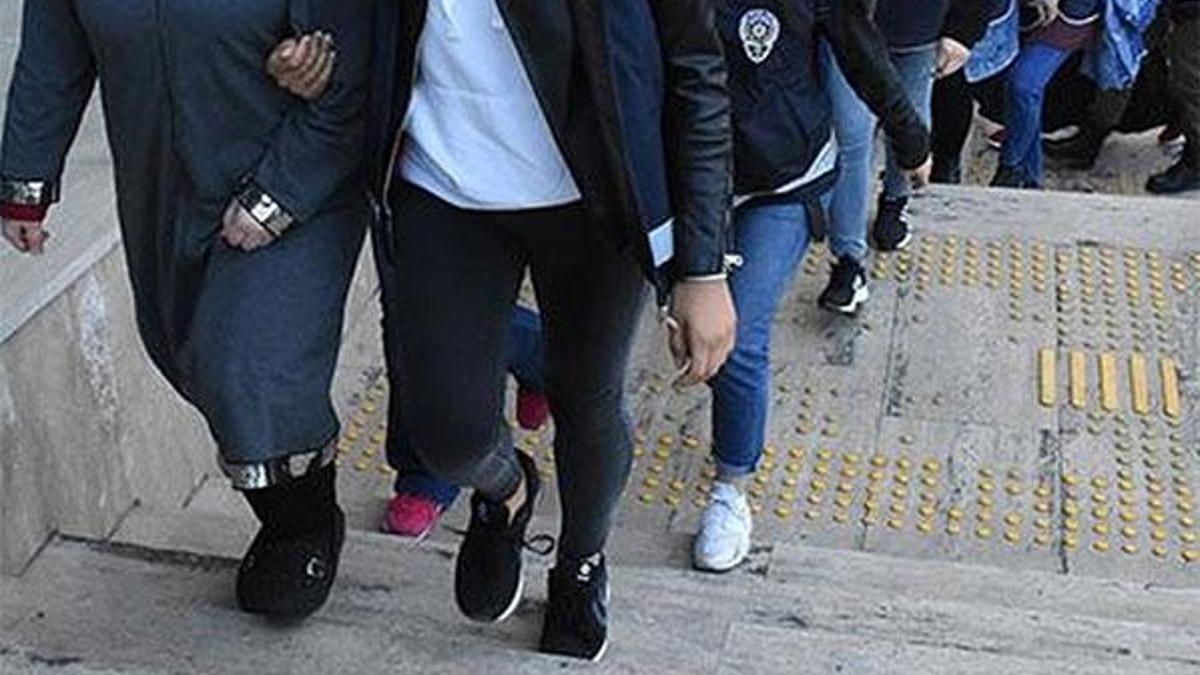 İzmir merkezli FETÖ operasyonu! Çok sayıda kişi..