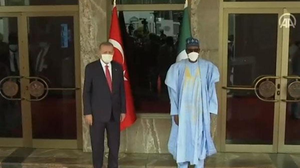 Cumhurbaşkanı Erdoğan Nijerya'da törenle karşılandı