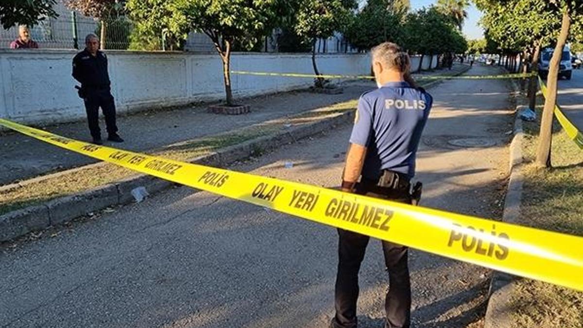 Sokak ortasında eski koca dehşeti! Bacaklarından vurdu