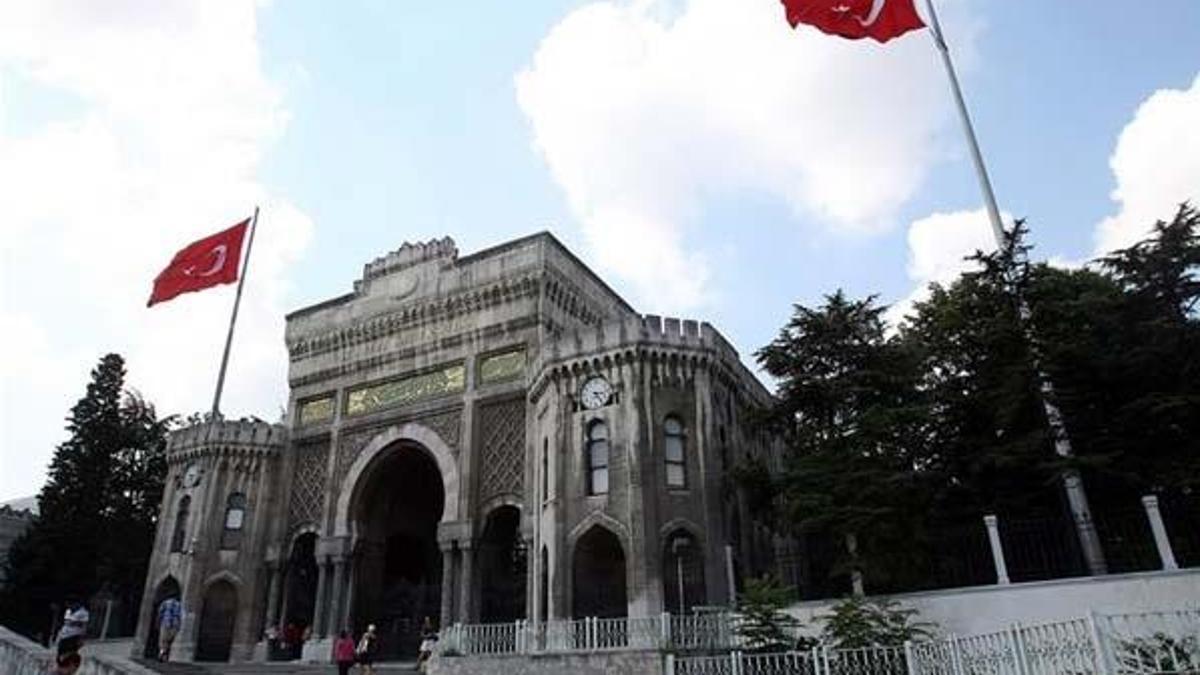 Üniversiteler kapanacak mı, eğitim online olur mu?
