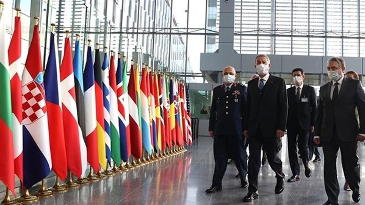 Bakan Akar, NATO Savunma Bakanları Toplantısı için NATO Karargahı'nda