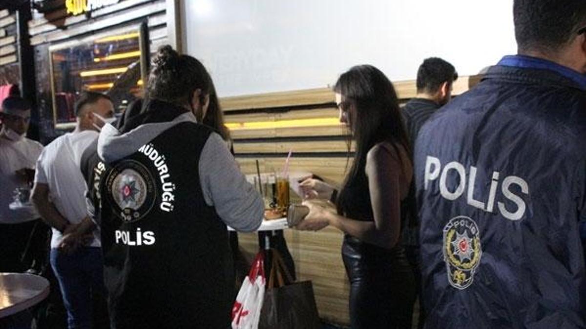 İstanbul'da eğlence mekanlarına gece denetimi: 47 kadın gözaltında