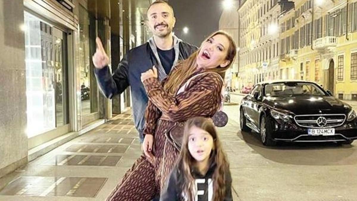 Demet Akalın 'Canım ailem' notuyla paylaştı
