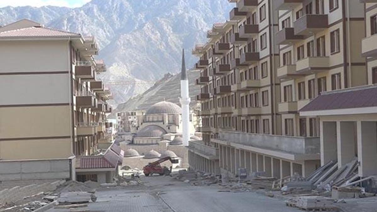 Su altında kalacak ilçeye 2 bin 698 yeni konut!