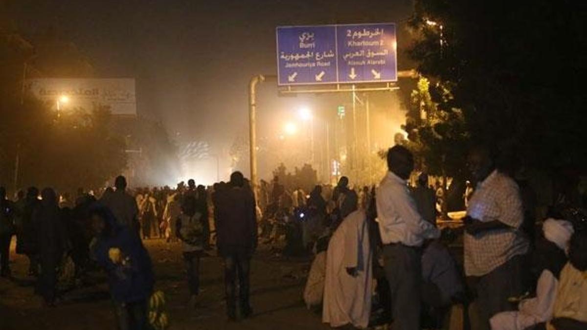 Sudan'da darbe girişimi! Ordu birlikleri Başbakan Hamduk ve koalisyon hükümeti ortağı partilerin liderlerini gözaltına aldı