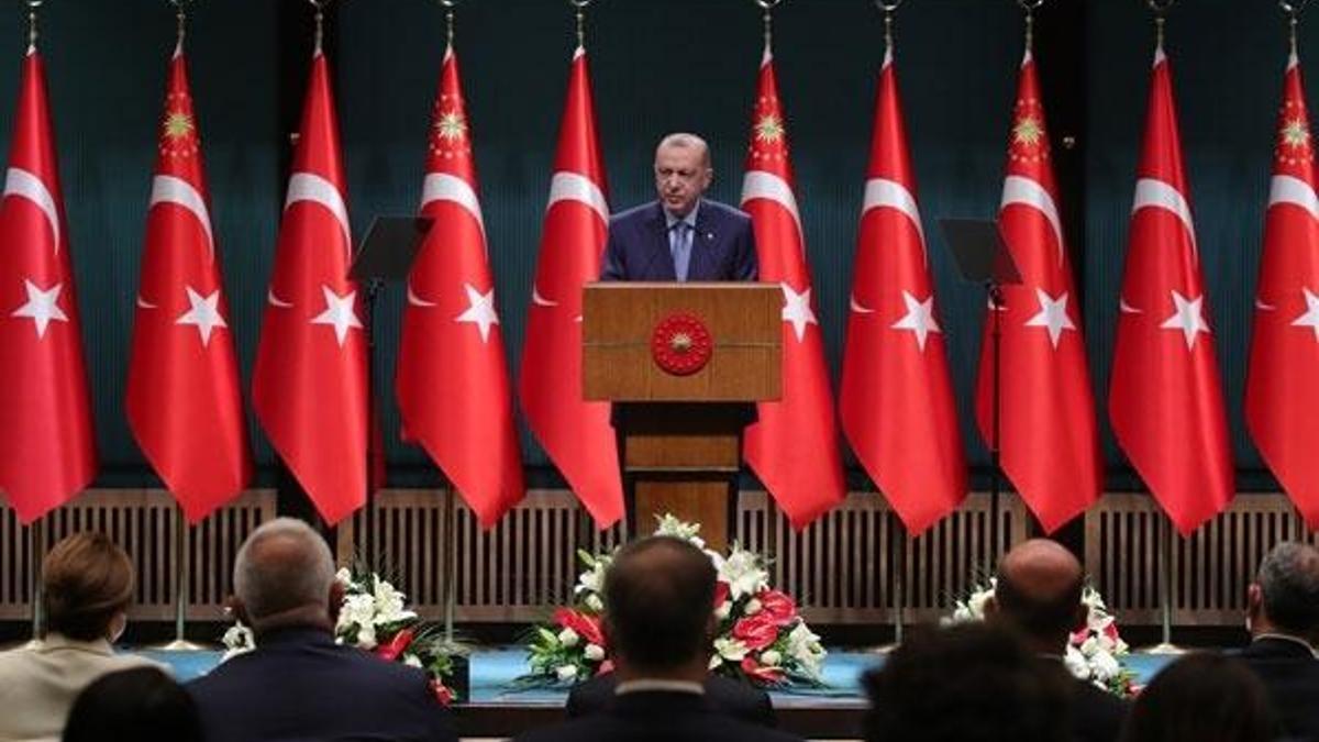 Cumhurbaşkanı Erdoğan'dan büyükelçilerin geri adımına ilk tepki: Saygı duymayan ülkemizde barınamaz