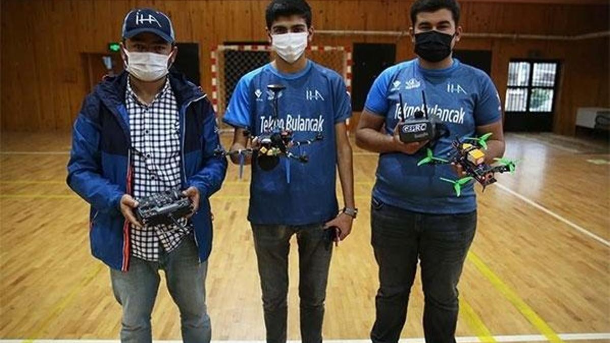 TEKNOFEST'te yarışan meslek lisesi öğrencileri iddialı